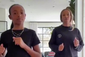母女两来段舞蹈 萨瓦娜 朱莉舞蹈天赋这块也不用多说