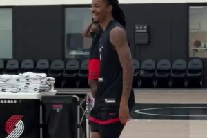 杨瀚森近日训练：篮下终结训练，跟罗威沟通交流